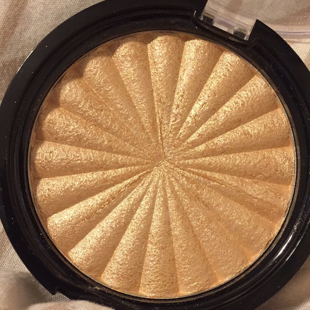 OFRA cosmetics highlighter “RODEO DRIVE”